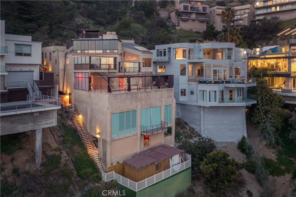 Photo of 2189 Sunset Plaza Drive, Los Angeles, CA 90069 (MLS # SR25200155)