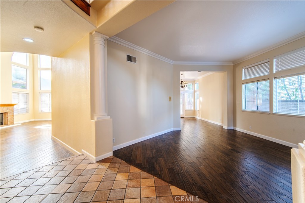 15050 Avenida De Las Flores