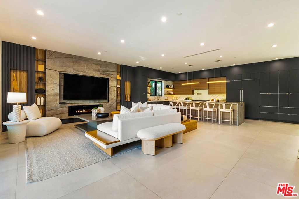 Photo of 5186 Gloria Avenue, Encino, CA 91436 (MLS # 26669021)