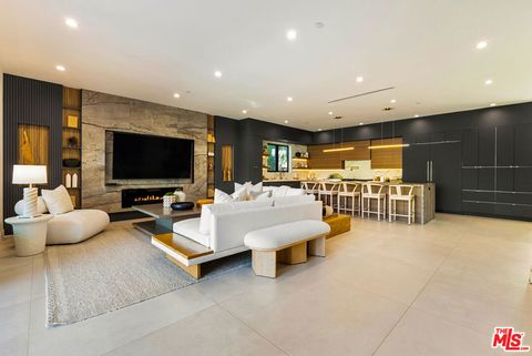 Photo of 5186 Gloria Avenue, Encino, CA 91436 (MLS # 26669021)