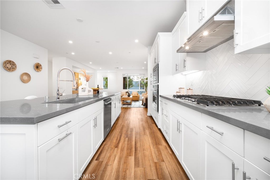 122 Schick, Irvine CA 92614 - Photo 8