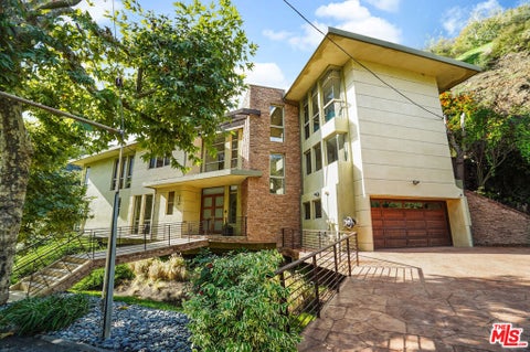 Photo of 3685 Mandeville Canyon Road, Los Angeles, CA 90049 (MLS # 26104025)