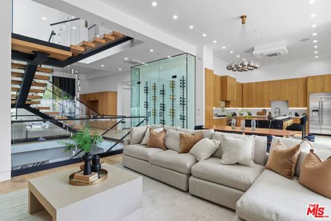 4535 haskell avenue encino ca 91436