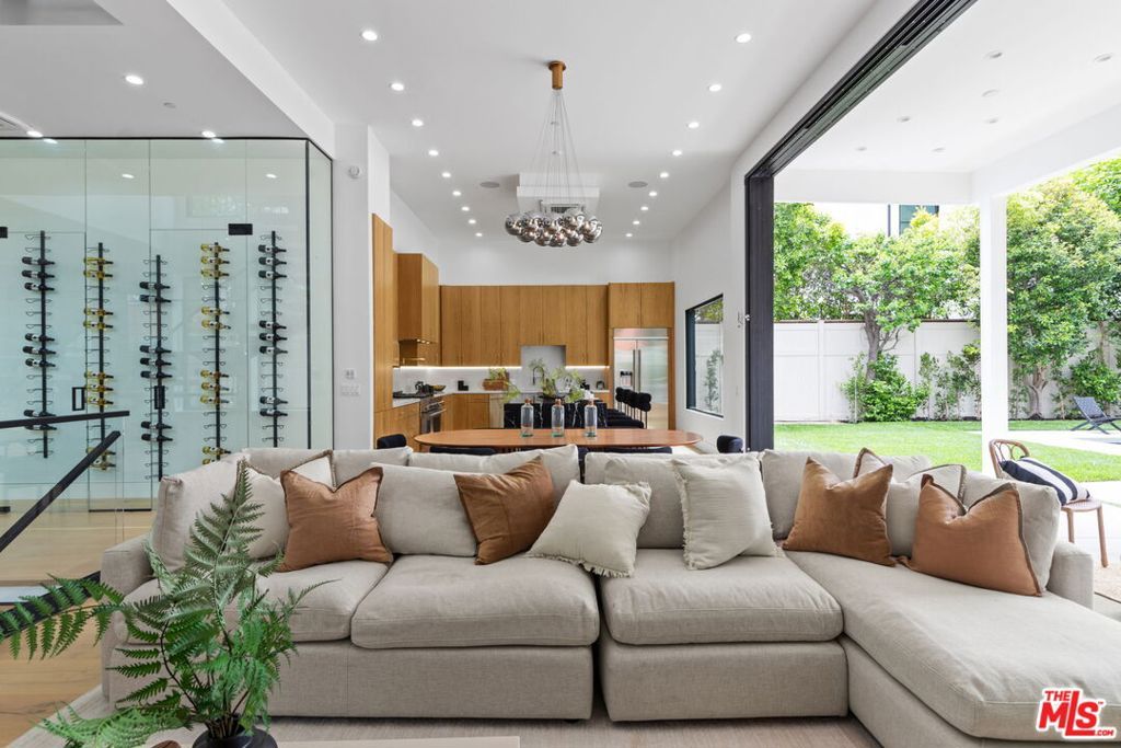 Photo of 4535 Haskell Avenue, Encino, CA 91436 (MLS # 26634023)