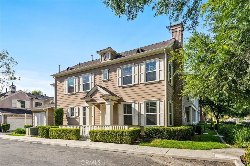 Welcome to this stylish end-unit townhome in the highly sought-after Davenport neighborhood of Ladera Ranch. Flooded with natural light, this spacious 2-bedroom, 2.5-bath residence offers 1,667 sq. ft. of thoughtfully designed living space.
The open-concept main level features a generous great room with newer LVP flooring, a cozy gas fireplace, and custom media built-ins. The completely renovated kitchen showcases rich espresso cabinetry, quartz countertops, stainless steel appliances, and a seamless flow into the living and dining areas—perfect for both everyday living and entertaining.
Upstairs, you’ll find two private primary suites, each with its own ensuite bath and walk-in closet. The larger suite is a true retreat with dual walk-in closets, dual vanities, a soaking tub, and a separate shower. A convenient upstairs laundry room and a versatile loft/flex space—ideal for a home office or lounge—complete the second floor.
Additional highlights include a direct-access two-car garage with epoxy flooring and the serene location overlooking a lush greenbelt and walking path. Just steps away, enjoy three neighborhood parks and a community pool.
As a Ladera Ranch resident, you’ll have access to world-class amenities: four clubhouses with resort-style pools and lap pools, tennis and basketball courts, pickleball courts, a skate park, dog park, water park, and year-round community events like concerts, movie nights, and seasonal festivals. Bonus: all appliances are included, along with FREE Cox high-speed internet.
This townhome is the perfect blend of modern updates, thoughtful design, and resort-style living.