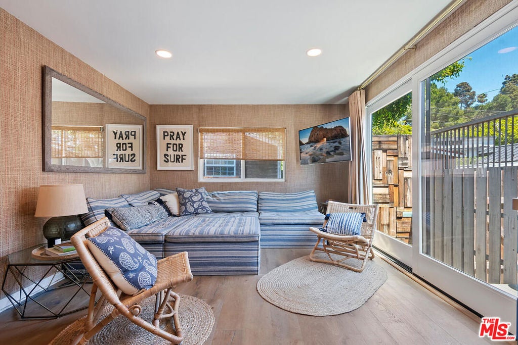 52 Paradise Cove Highway