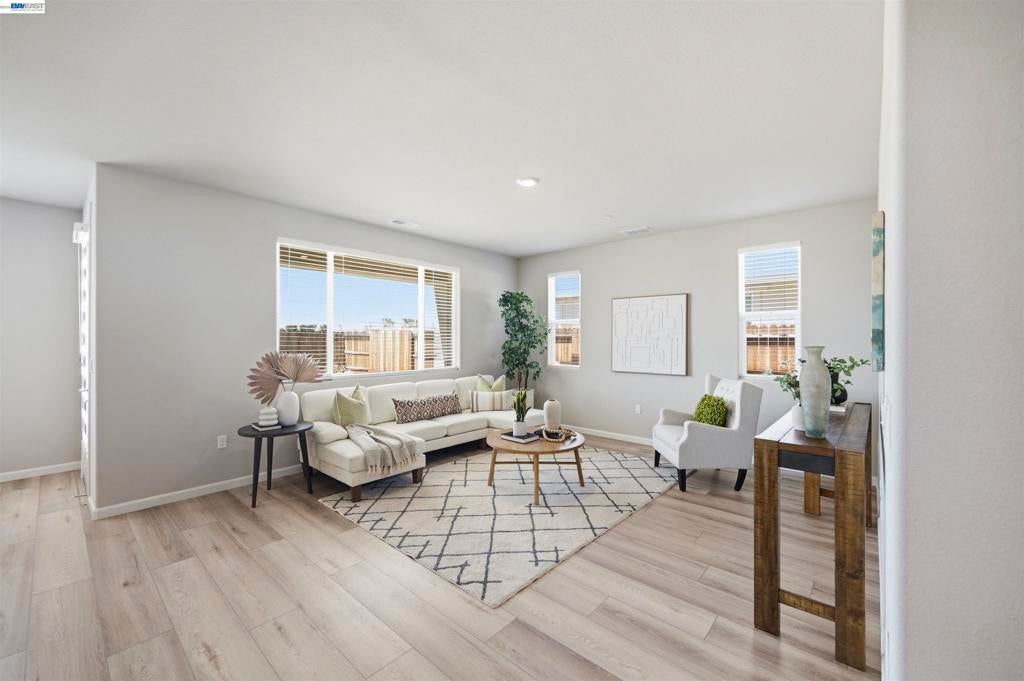 200 De Bord Dr