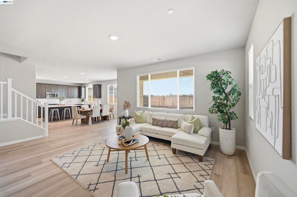 200 De Bord Dr