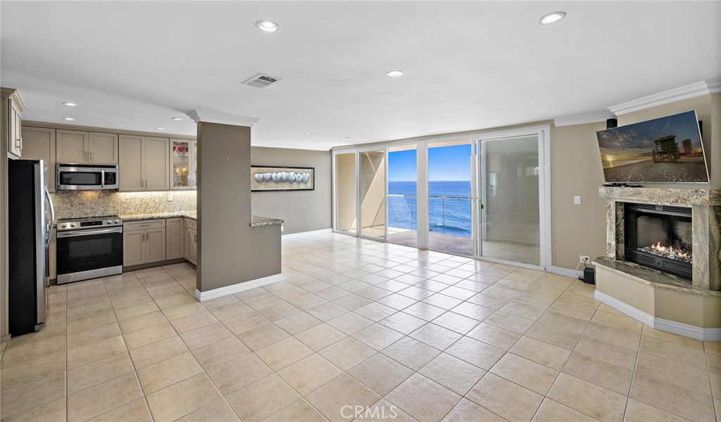 1585 S Coast 65