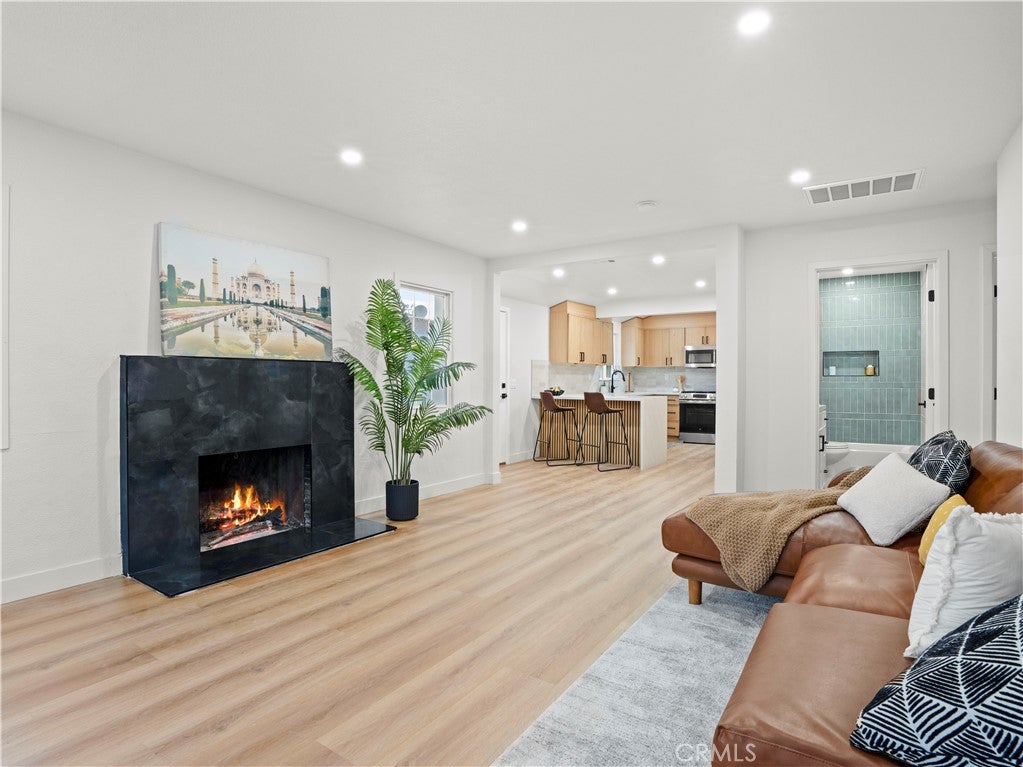 10037 Cedar
