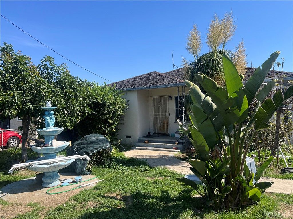 Photo of 10655 Mountain View Ave, Redlands, CA 92373 (MLS # IV26053953)