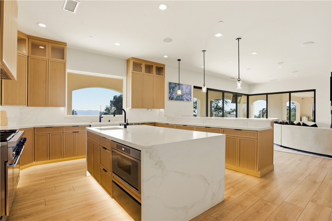 Upland, California, 91784, United States, 4 Bedrooms Bedrooms, ,6 BathroomsBathrooms,Residential,Active,2017096