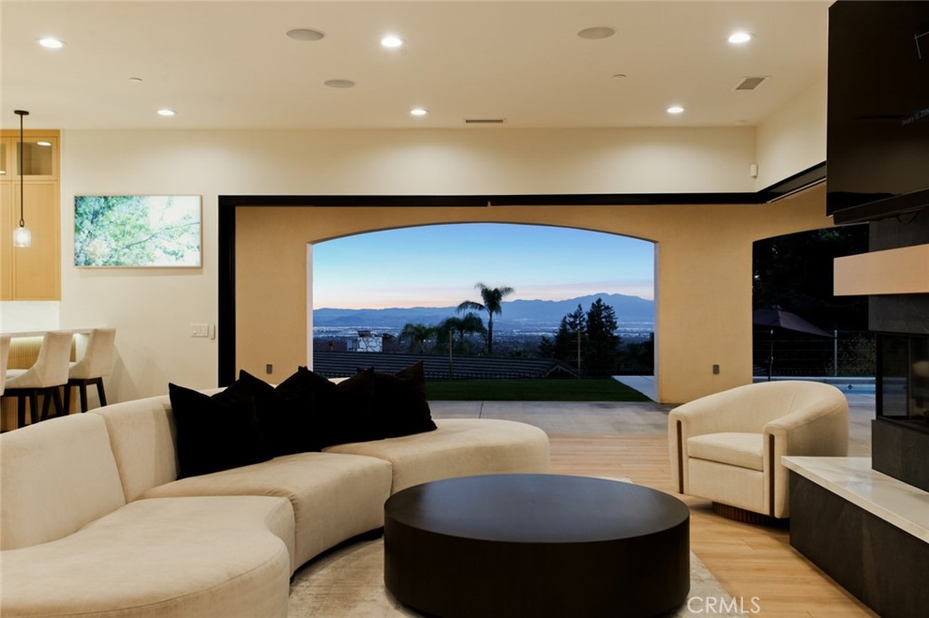 Upland, California, 91784, United States, 4 Bedrooms Bedrooms, ,6 BathroomsBathrooms,Residential,Active,2017096