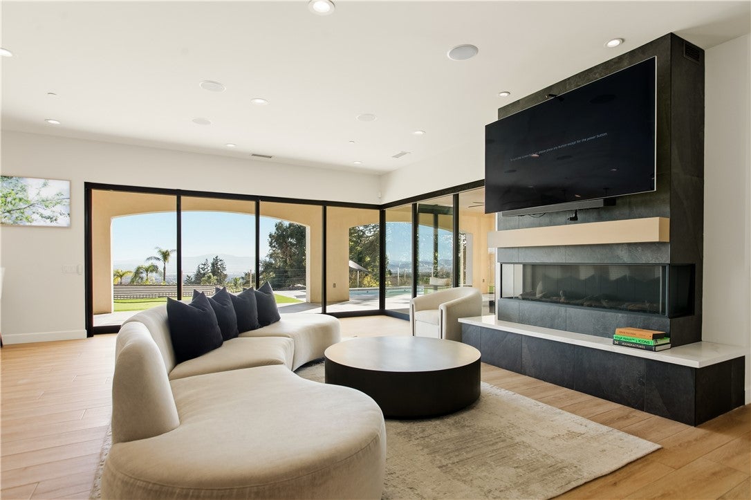 Upland, California, 91784, United States, 4 Bedrooms Bedrooms, ,6 BathroomsBathrooms,Residential,Active,2017096