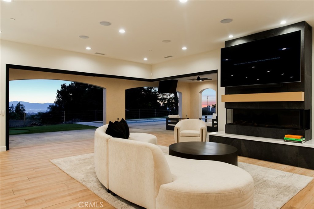 Upland, California, 91784, United States, 4 Bedrooms Bedrooms, ,6 BathroomsBathrooms,Residential,Active,2017096