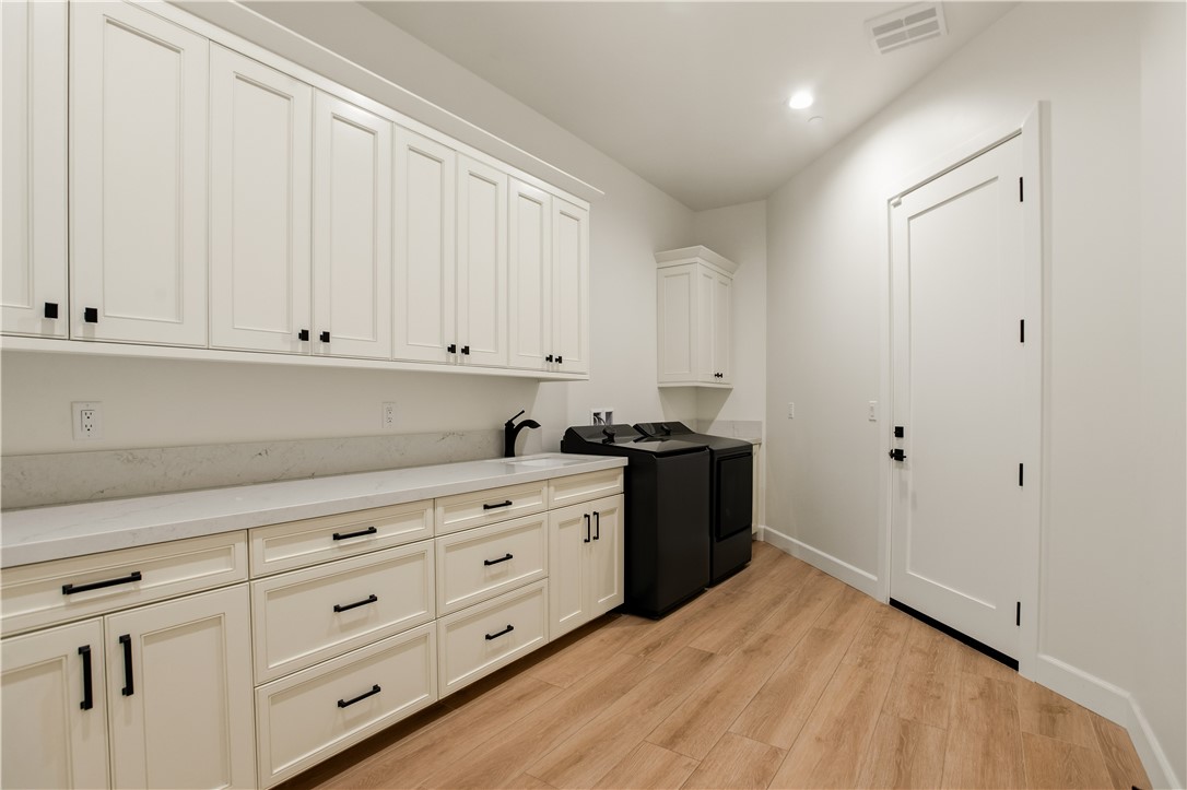 Upland, California, 91784, United States, 4 Bedrooms Bedrooms, ,6 BathroomsBathrooms,Residential,Active,2017096