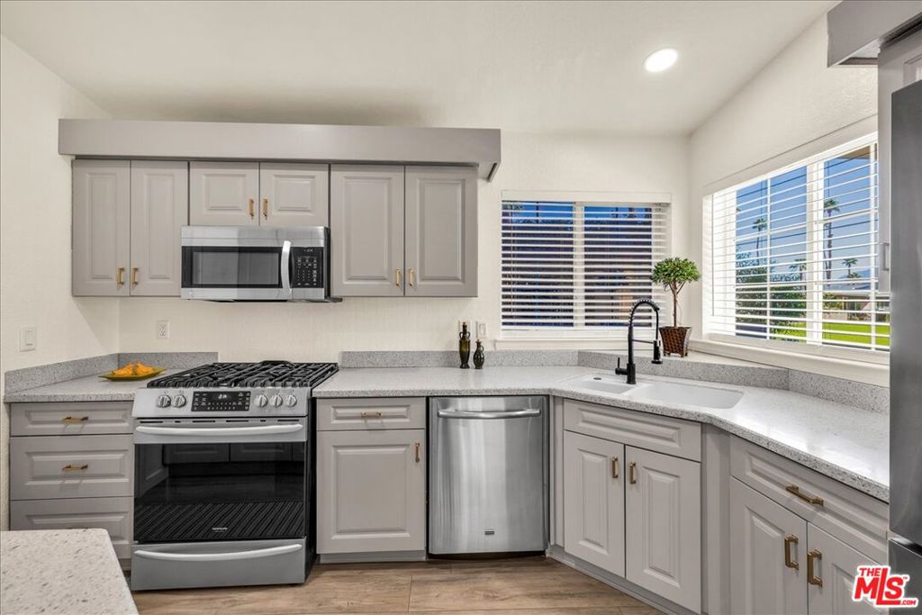 Date Palm Country Cl - Manufactured In Park