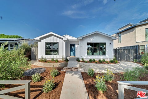 Photo of 2415 Cloverfield Boulevard #A, Santa Monica, CA 90405 (MLS # 26989555)