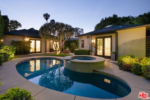 Photo of 334 Huntley Drive, West Hollywood, CA 90048 (MLS # 26734083)