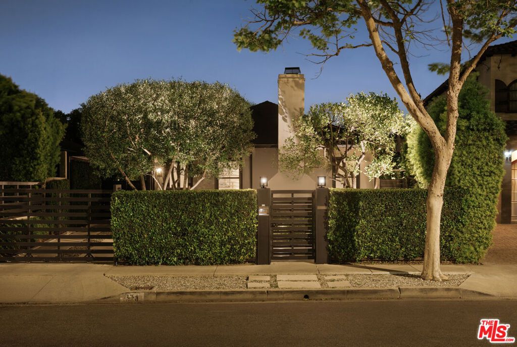 Photo of 334 Huntley Drive, West Hollywood, CA 90048 (MLS # 26734083)