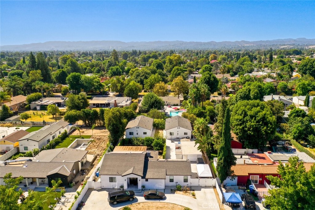 3 bedroom, 2 bathroom ADU for lease in the heart of Reseda. Newly built in 2021, this home features laminate flooring, recessed lighting, and abundant natural light throughout. The open living area offers plenty of space for everyday living. The modern kitchen is equipped with ample cabinetry and appliances, while the convenience of in-unit laundry adds to the comfort. All bedrooms are generously sized with plenty of storage. This home combines modern design with a central location close to shopping, dining, and schools.
