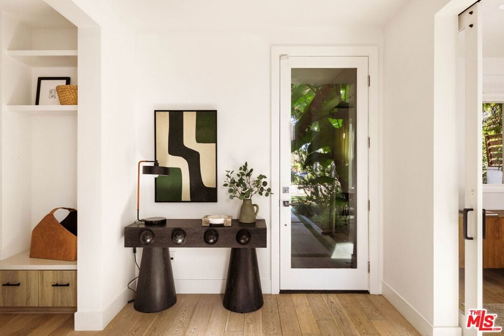 Photo of 3641 Barry Avenue, Los Angeles, CA 90066 (MLS # 26103606)