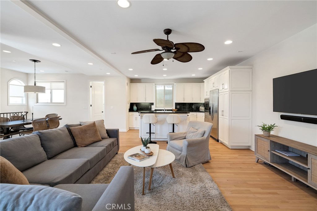 604 Manhattan Beach Boulevard