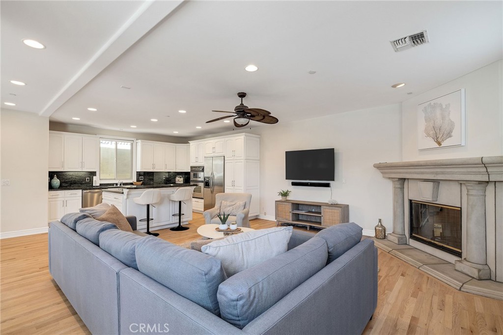 604 Manhattan Beach Boulevard