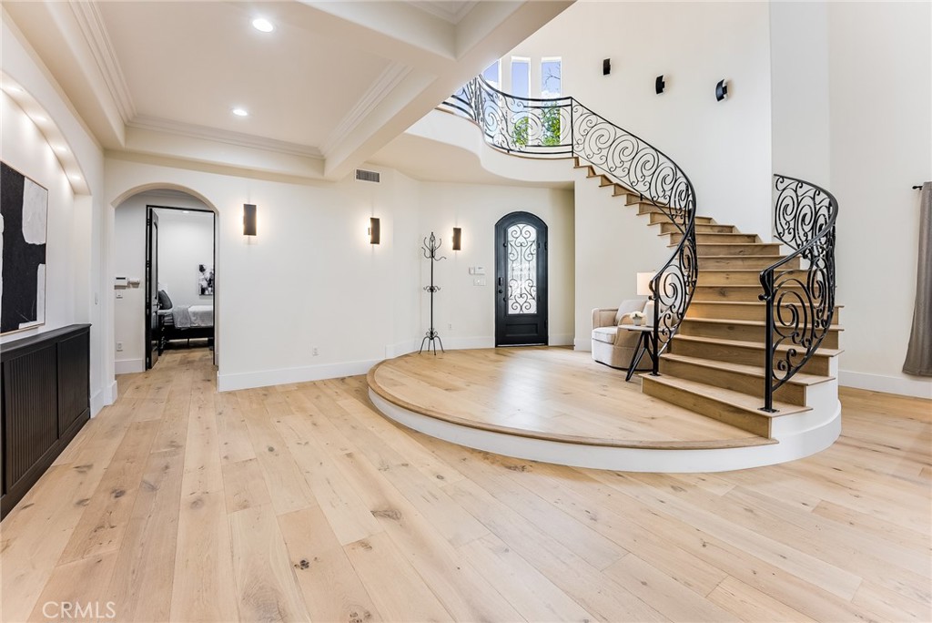 Properties 2 23123 Oxnard Street