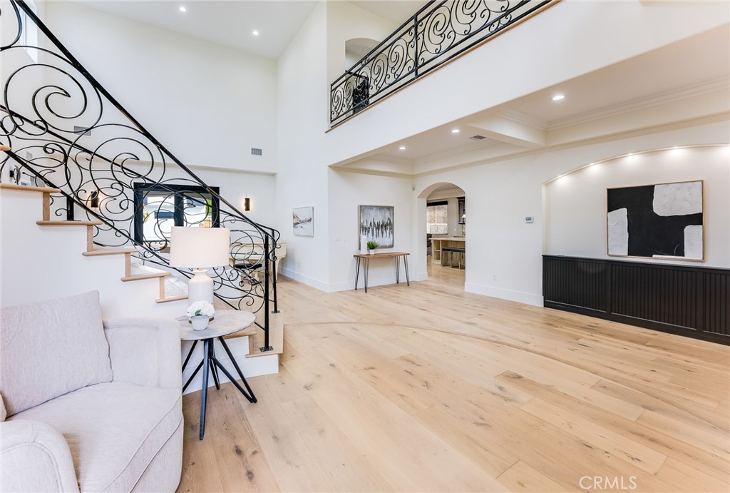 Properties 3 23123 Oxnard Street