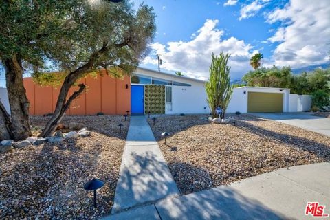 Photo of 859 E Grace Circle, Palm Springs, CA 92262 (MLS # 25612349)