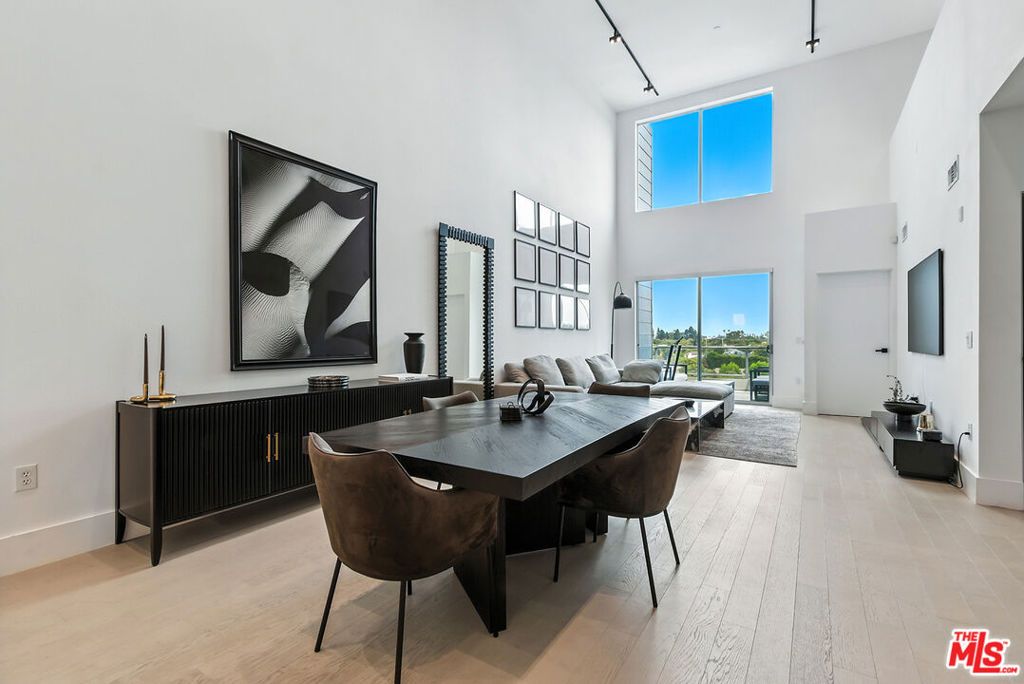 Photo of 4211 Redwood Avenue #402, Los Angeles, CA 90066 (MLS # 25615301)