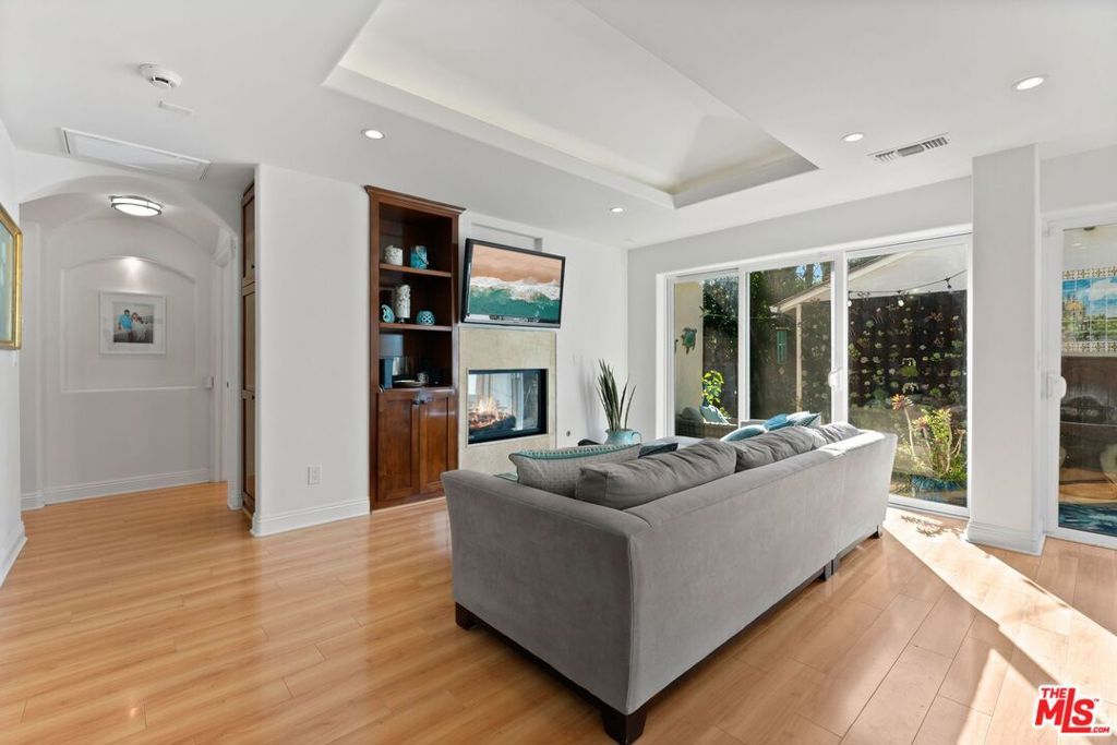 Photo of 3251 Stewart Avenue, Los Angeles, CA 90066 (MLS # 25625583)