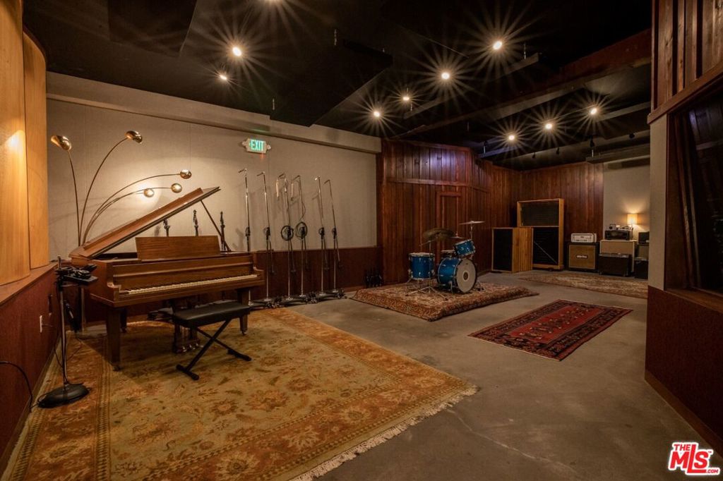 211 W Avenue 33