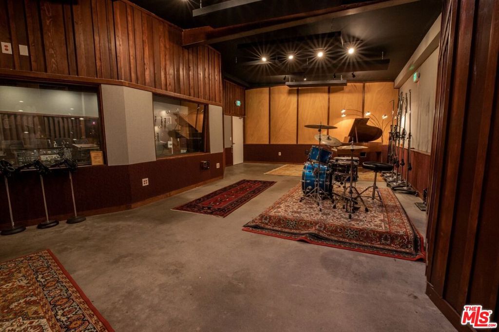 211 W Avenue 33