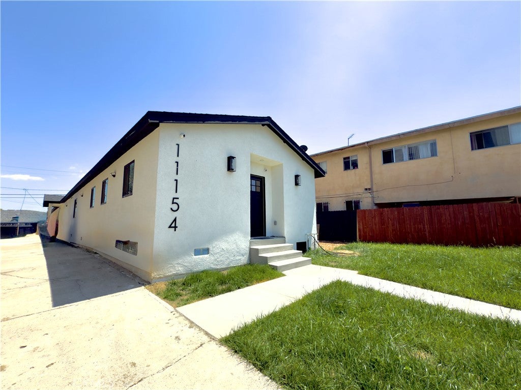 11154 S Broadway, Los Angeles, CA 90061