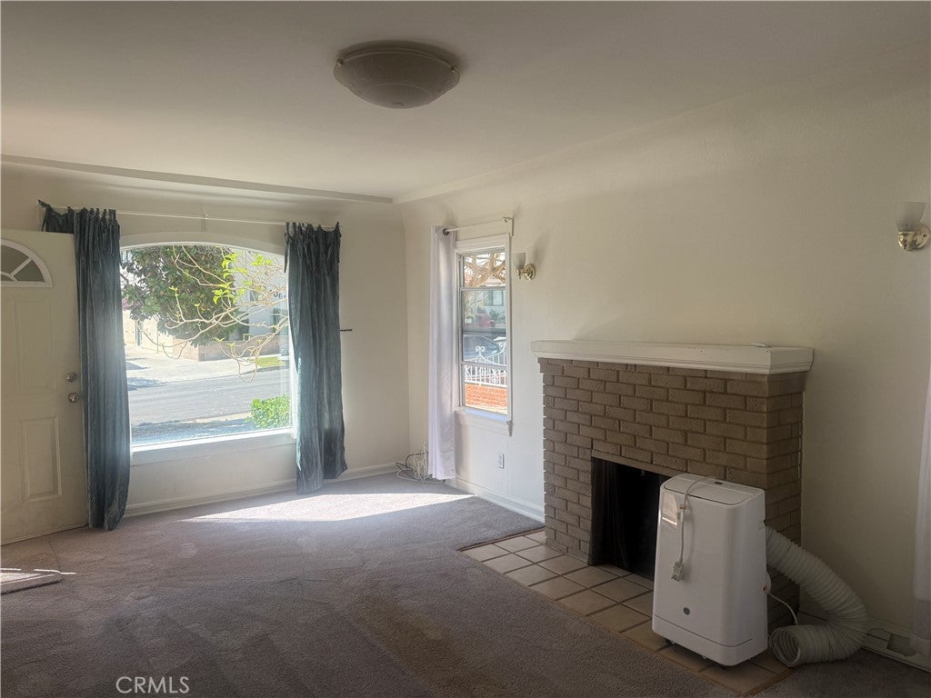 1056 W 8th Street W