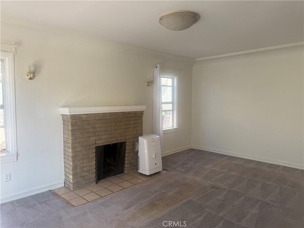 1056 W 8th Street W