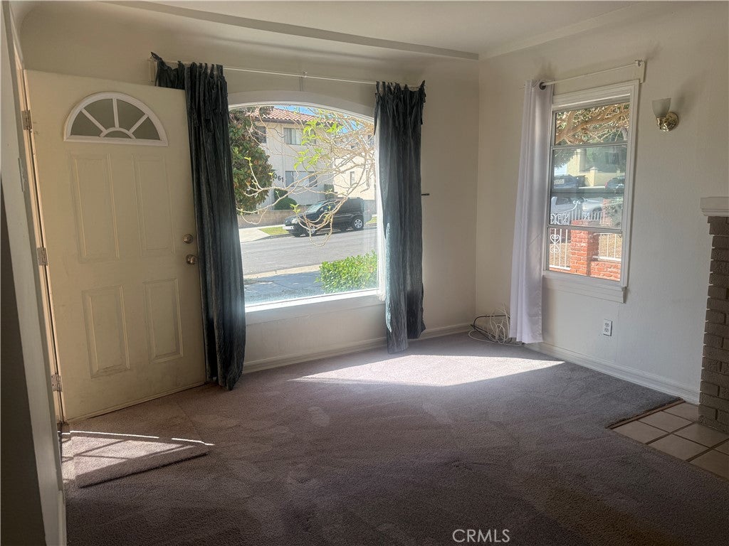 1056 W 8th Street W