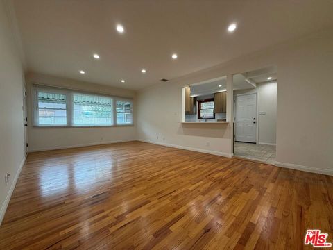 Photo of 1025 W Clark Avenue #C, Burbank, CA 91506 (MLS # 26694019)
