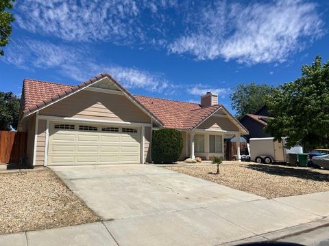 Photo of 1561 Georgetown Avenue, Palmdale, CA 93550 (MLS # ML82044541)