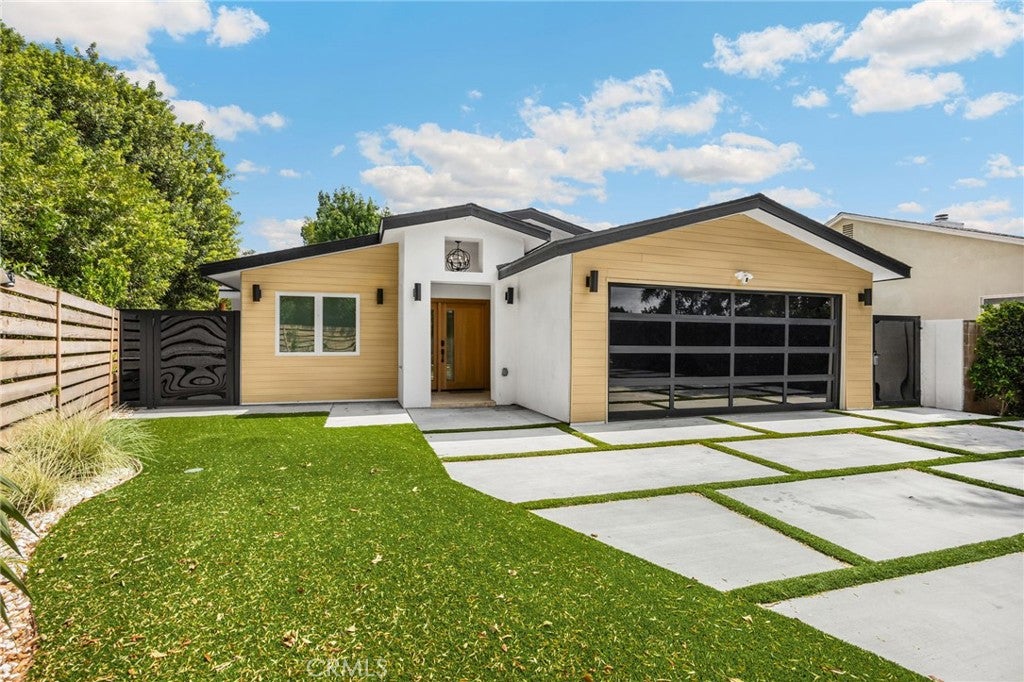 Photo of 4656 Greenbush AVE, Sherman Oaks, CA 91423 (MLS # PW26186224)