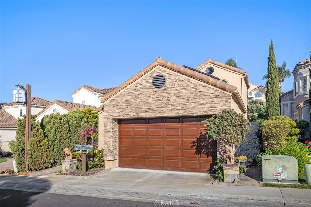 Modern comfort meets coastal luxury in this beautifully updated home, located in the prestigious gate-guarded community of Monarch Beach. This 3-bedroom, 3-bathroom property offers a light-filled, functional layout with a thoughtfully designed kitchen featuring Bosch appliances, custom cabinetry, and upgraded finishes throughout. The kitchen opens to a spacious family room and dining area—ideal for relaxed living and entertaining. The main level includes two bedrooms, including the primary suite with a walk-in closet, a luxurious ensuite bath with rain shower and soaking tub, and sliding doors that open to a professionally landscaped backyard. A secondary main-level bedroom features its own full bath and access to the side yard. Upstairs, the third bedroom loft includes a large closet, full bath, and flexible living space—perfect for guests or a home office. Additional highlights include: Central A/C, Dedicated laundry room, Attached 2-car garage, High-speed internet-ready, Smart TVs throughout, Gas fireplace in living room, Private backyard with patio, mature landscaping, grill, and gas fire table. Enjoy resort-style amenities and a prime location just minutes from Salt Creek Beach, the Ritz-Carlton, Waldorf Astoria, Monarch Links Golf Course, and world-class dining and shopping. Seasonal trolley access nearby offers easy transportation to Dana Point and Laguna Beach.