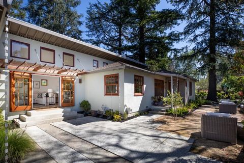 Photo of 204 Princeton Road, Menlo Park, CA 94025 (MLS # ML82039530)