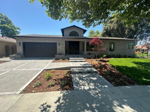 Photo of 2559 Fairglen Drive, San Jose, CA 95125 (MLS # ML82046318)