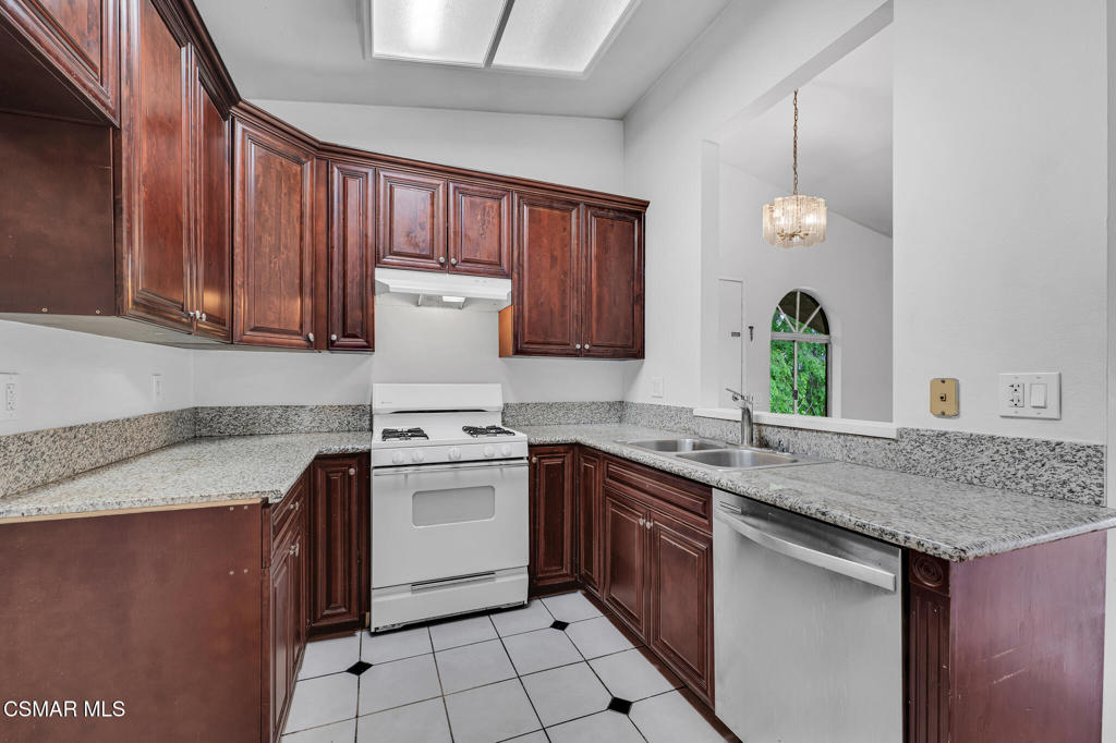 Properties 3 23201 Sherman Way F