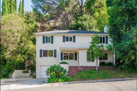 Photo of 3826 Dixie Canyon, Sherman Oaks, CA 91423 (MLS # SR26023186)