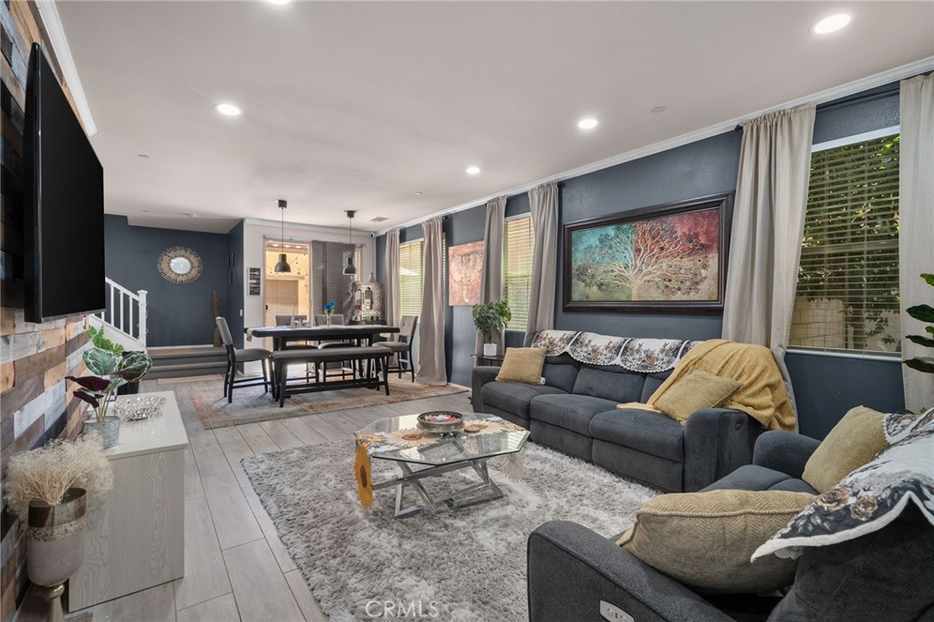 3134 E La Avenida Drive