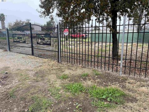 Photo of 508 W Grant Line Rd Rd, Tracy, CA 95376 (MLS # 41133636)