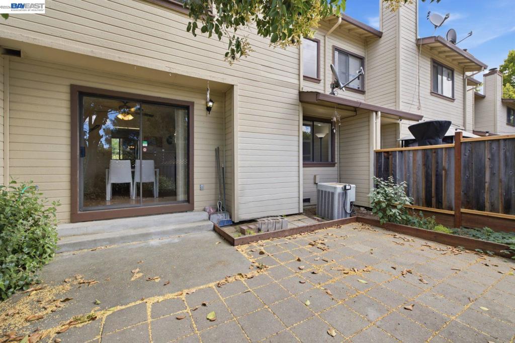 1701 Calais Ct